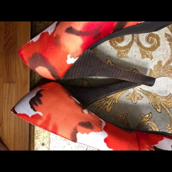 SZ 8.5-CARLOS SANTANA MULTI-COLOR FABRIC 5” PUMPS - Picture 8 of 8